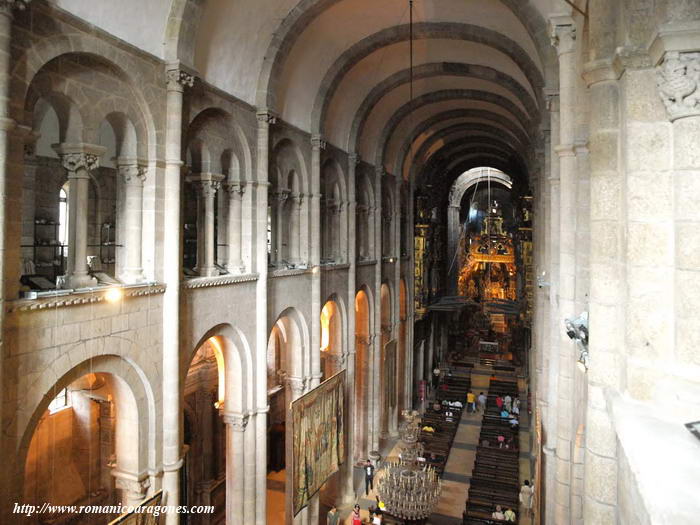 NAVE CENTRAL DESDE LA PARTE POSTERIOR DEL TRIFORIO